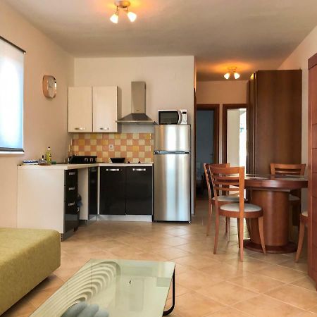Mr. Hall Apartments Barbat na Rabu Exterior photo