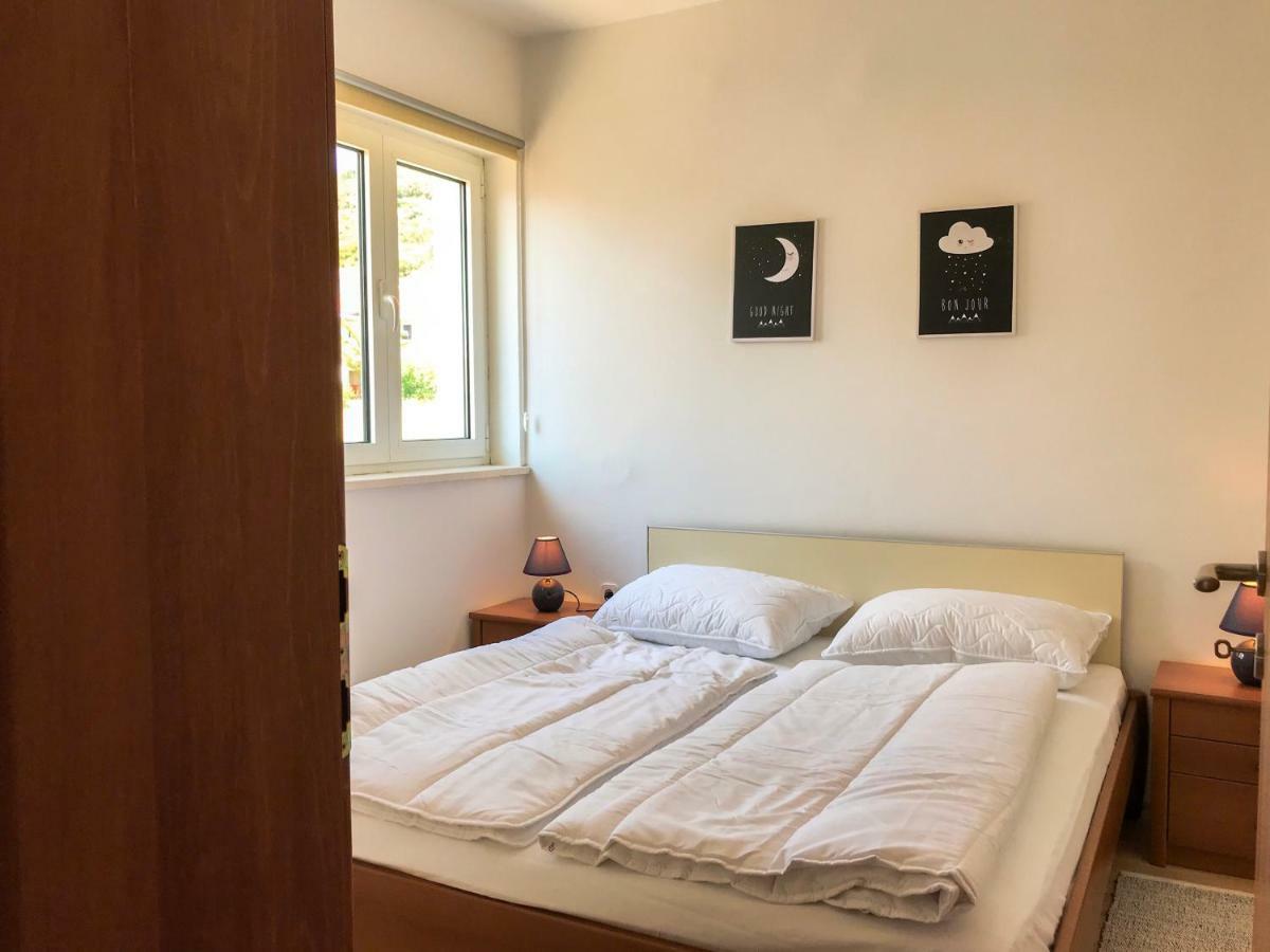 Mr. Hall Apartments Barbat na Rabu Exterior photo
